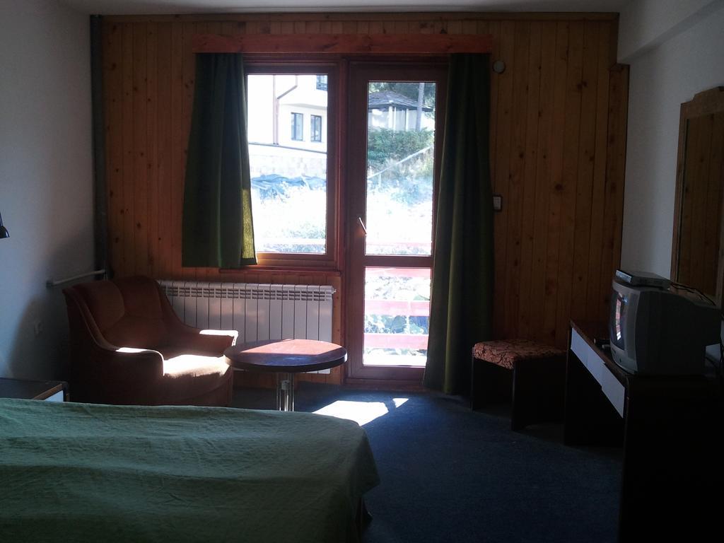 Kris Guesthouse Stoykite Экстерьер фото